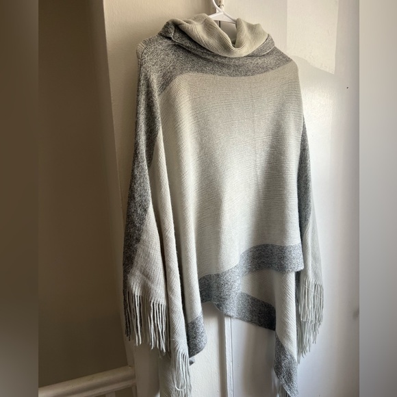 Lovestitch Gray turtle neck Knit shawl - Picture 3 of 5